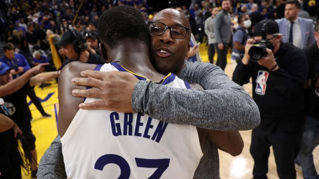 1687596551019075907.jpg golden-state-warriors-assistant-coach-mike-brown-and-draymond-green-26pru8t3oz8uthl9.jpg