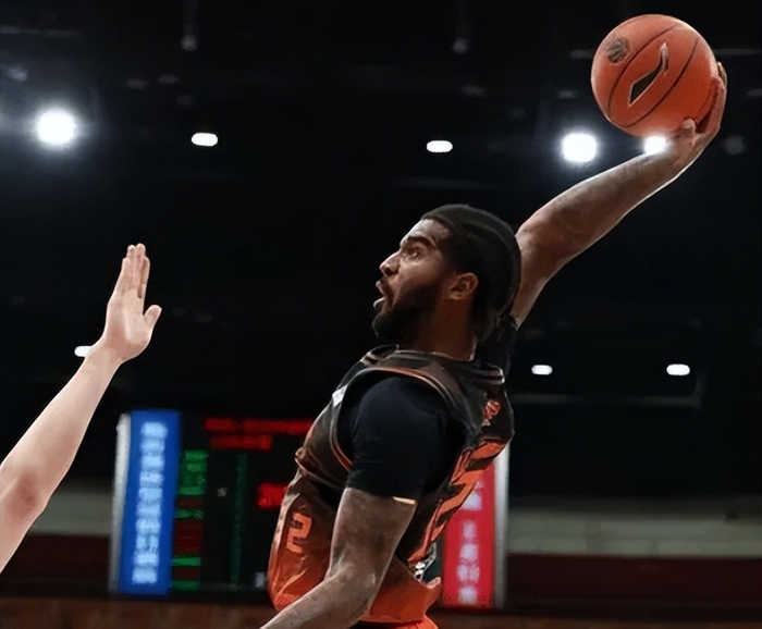 乐鱼电竞官方网站-山东这三外援咋整？鲍威尔+克里斯关键球连崩，珀赛尔持续走低！|山东队|辽宁|德雷克·鲍威尔|诺曼·鲍威尔|比赛_新浪体育_新浪新闻